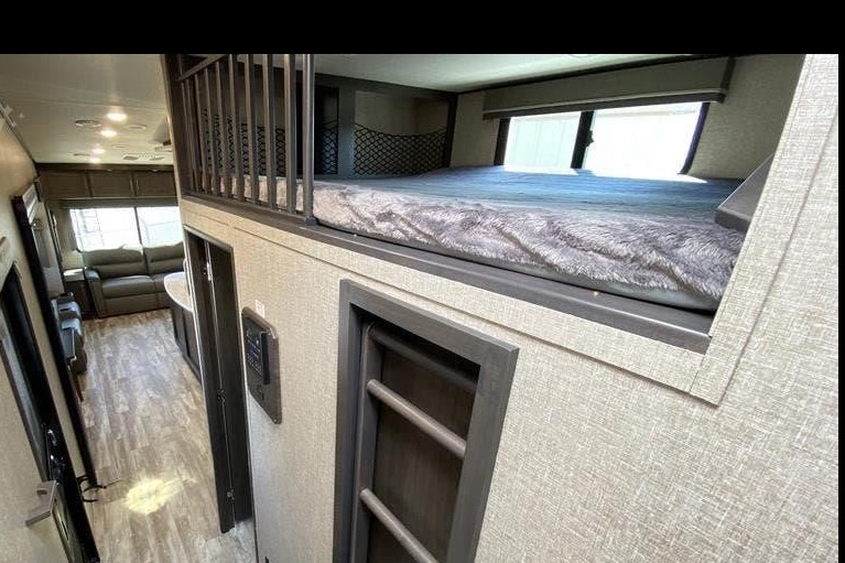 Luxury Family Getaway: Grand Design 367BHS