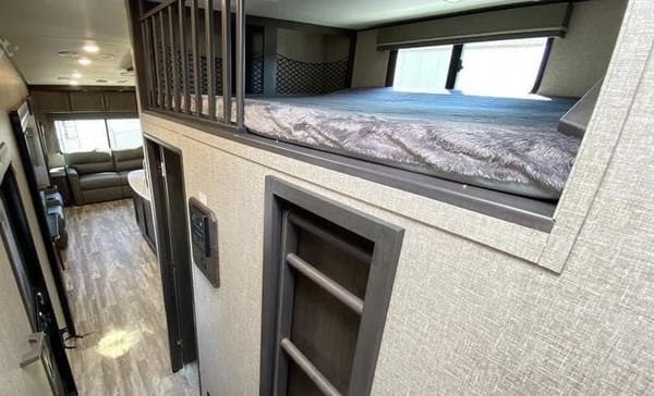 Luxury Family Getaway: Grand Design 367BHS