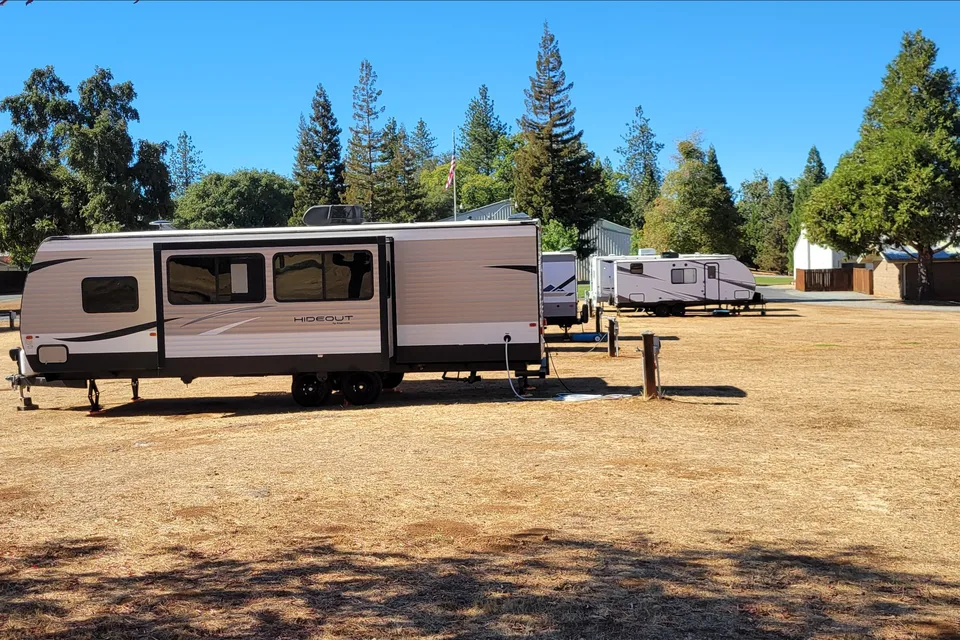 Coastal Cruiser – Your Home on the Road Hideout 274LHS Travel Trailer