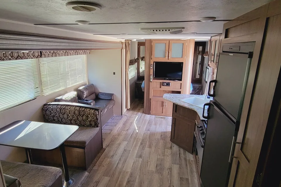 Coastal Cruiser – Your Home on the Road Hideout 274LHS Travel Trailer