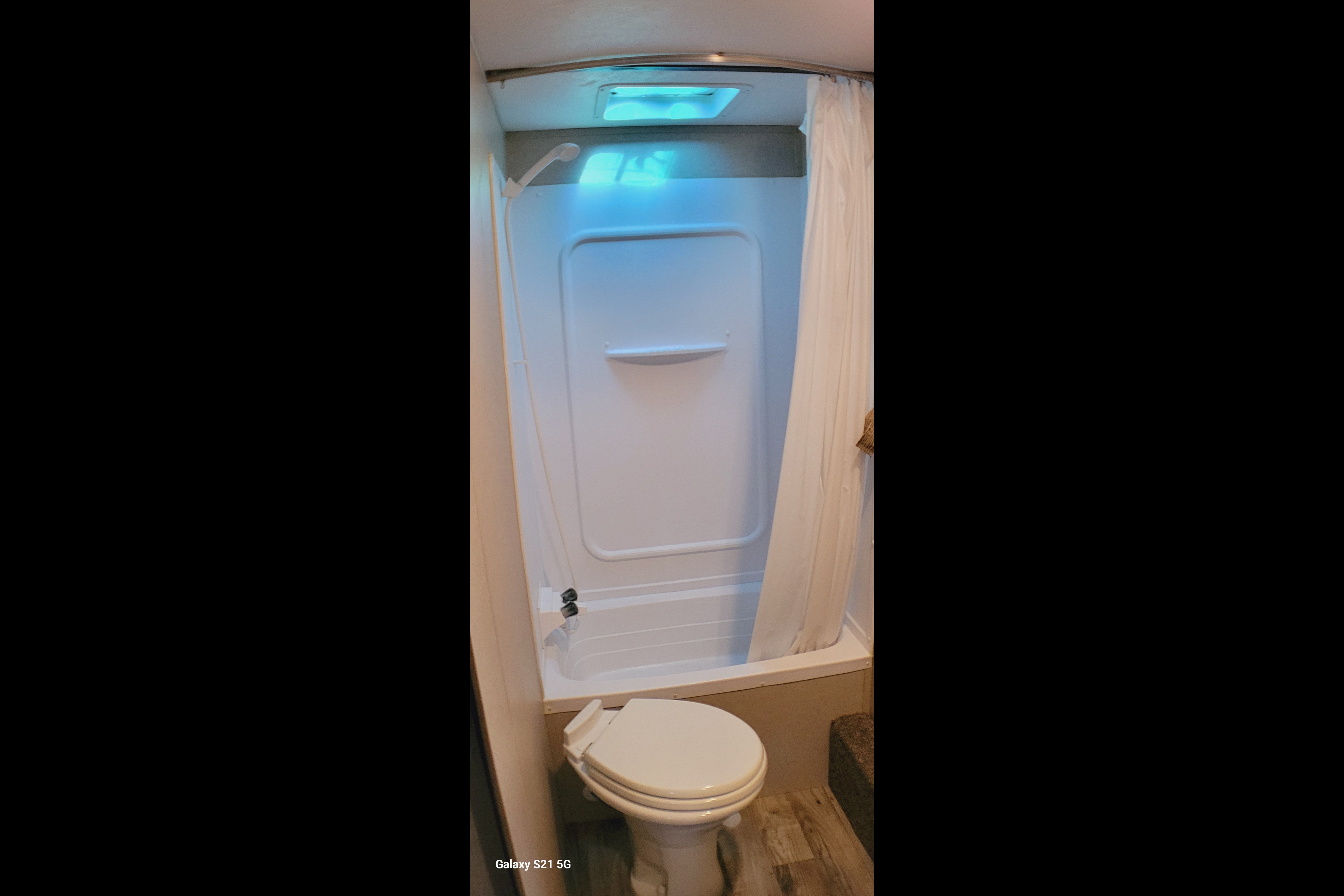 Coastal Cruiser – Your Home on the Road Hideout 274LHS Travel Trailer