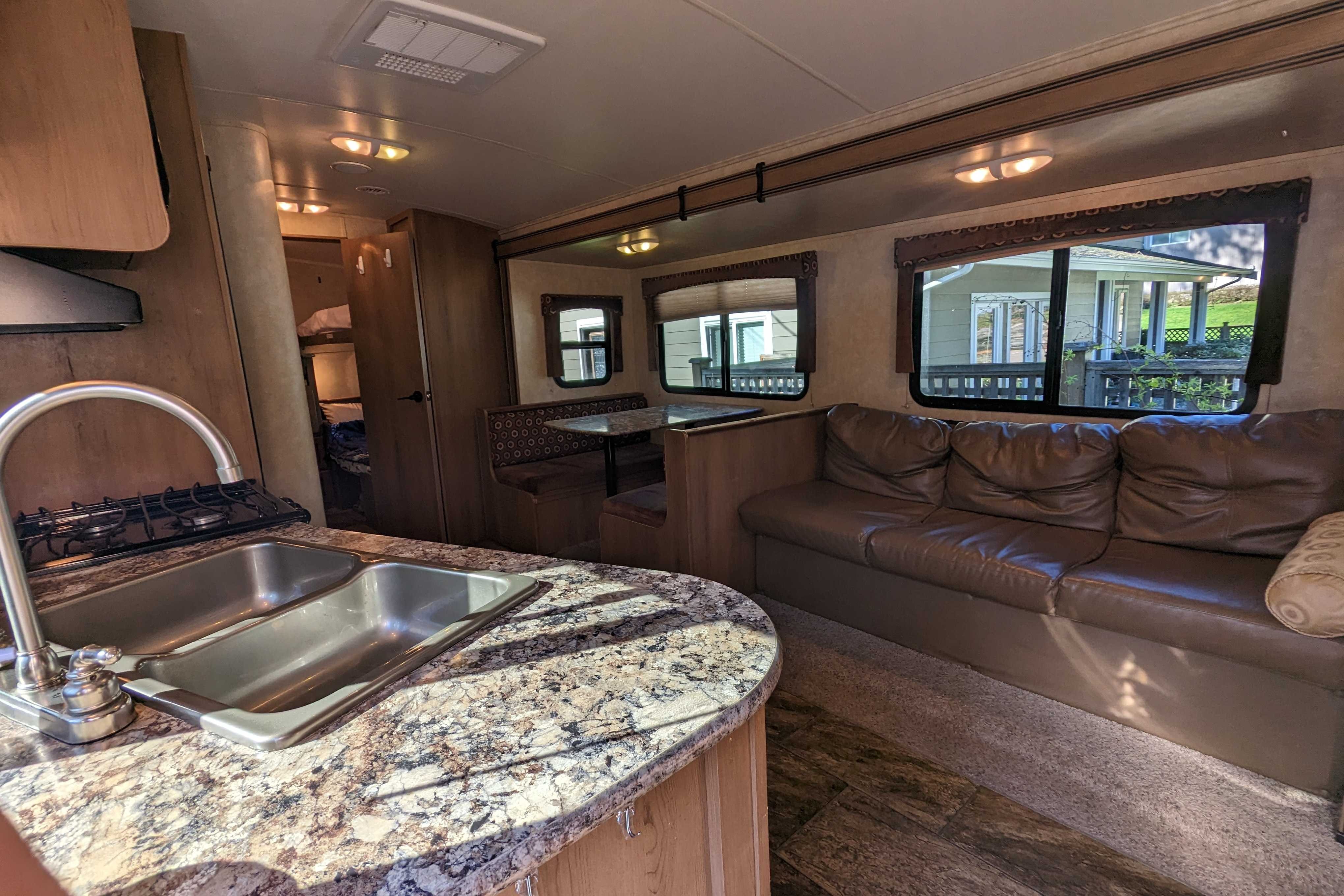 Bailey's Shadow Cruiser 28ft Quad Bunkhouse 