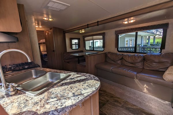 Bailey's Shadow Cruiser 28ft Quad Bunkhouse