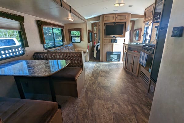 Bailey's Shadow Cruiser 28ft Quad Bunkhouse