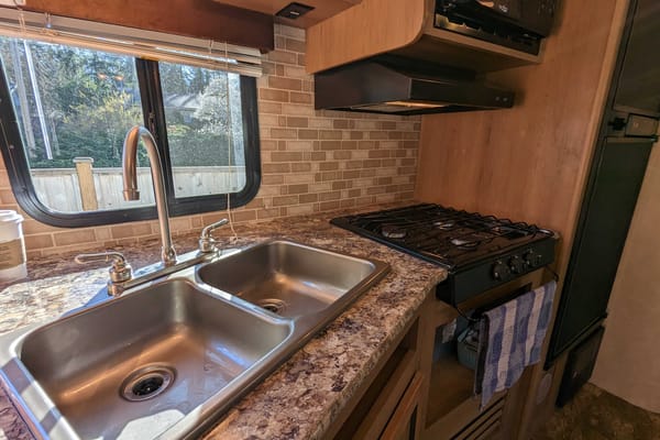 Bailey's Shadow Cruiser 28ft Quad Bunkhouse