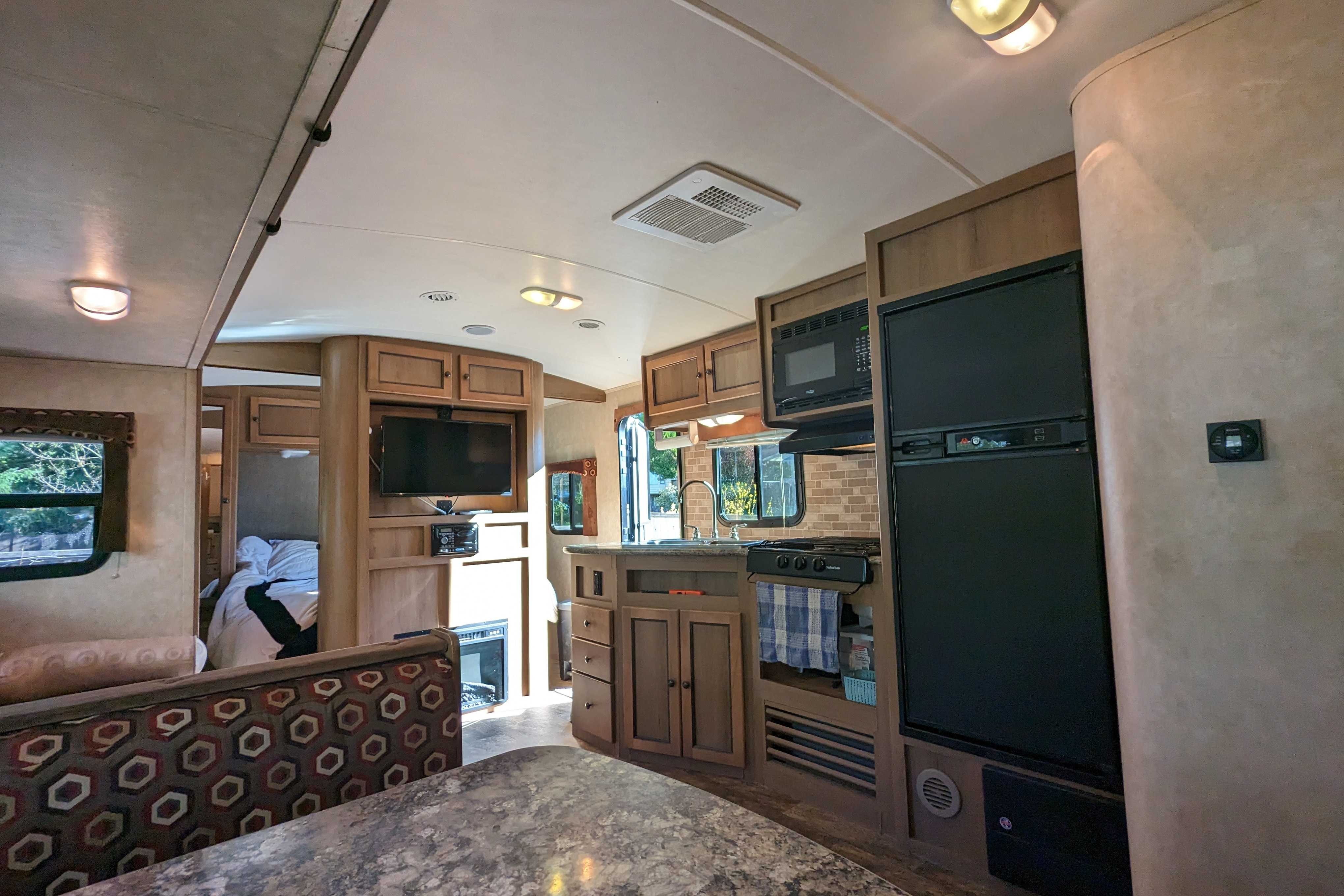 Bailey's Shadow Cruiser 28ft Quad Bunkhouse 