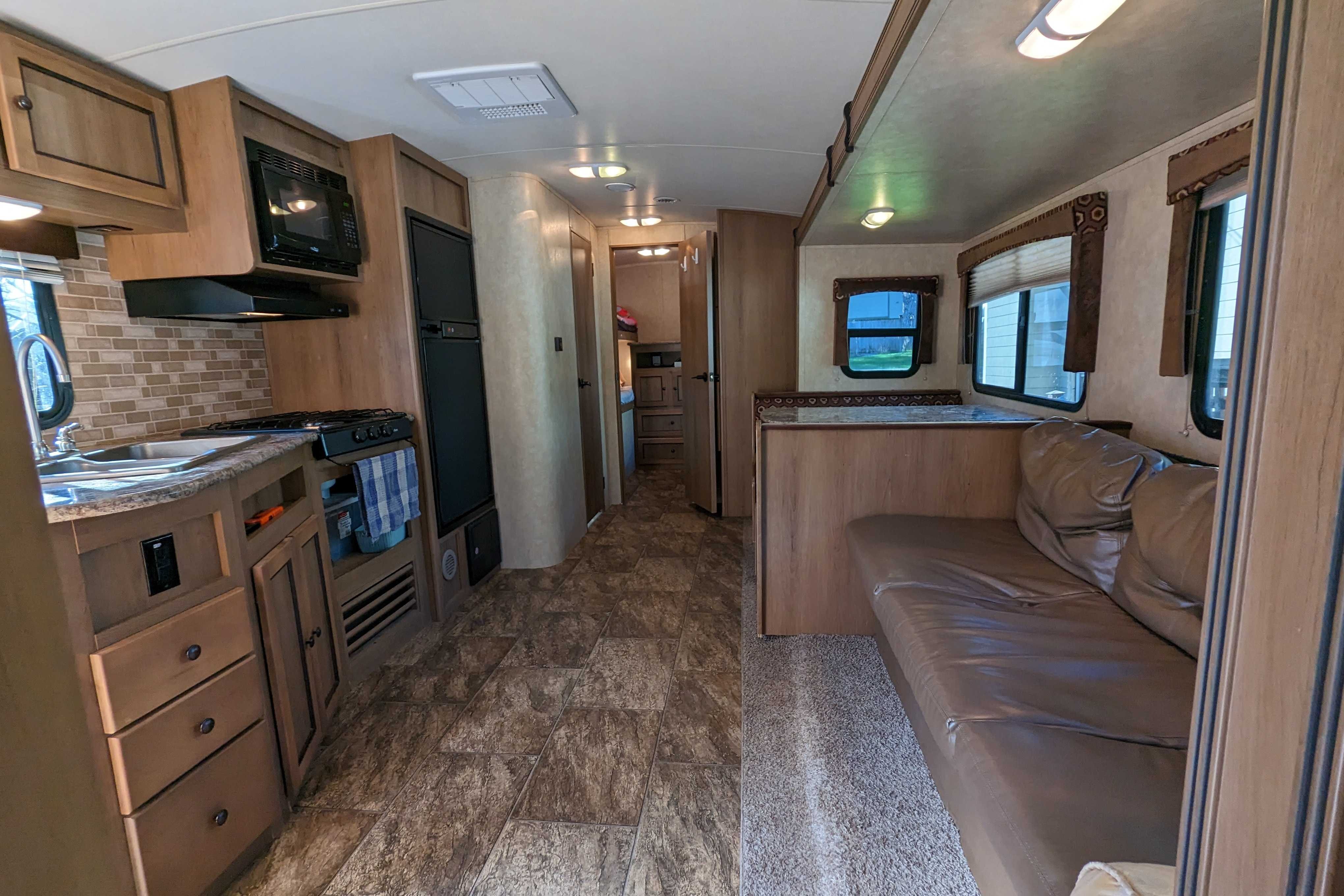 Bailey's Shadow Cruiser 28ft Quad Bunkhouse 