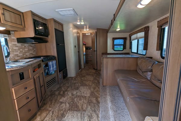 Bailey's Shadow Cruiser 28ft Quad Bunkhouse