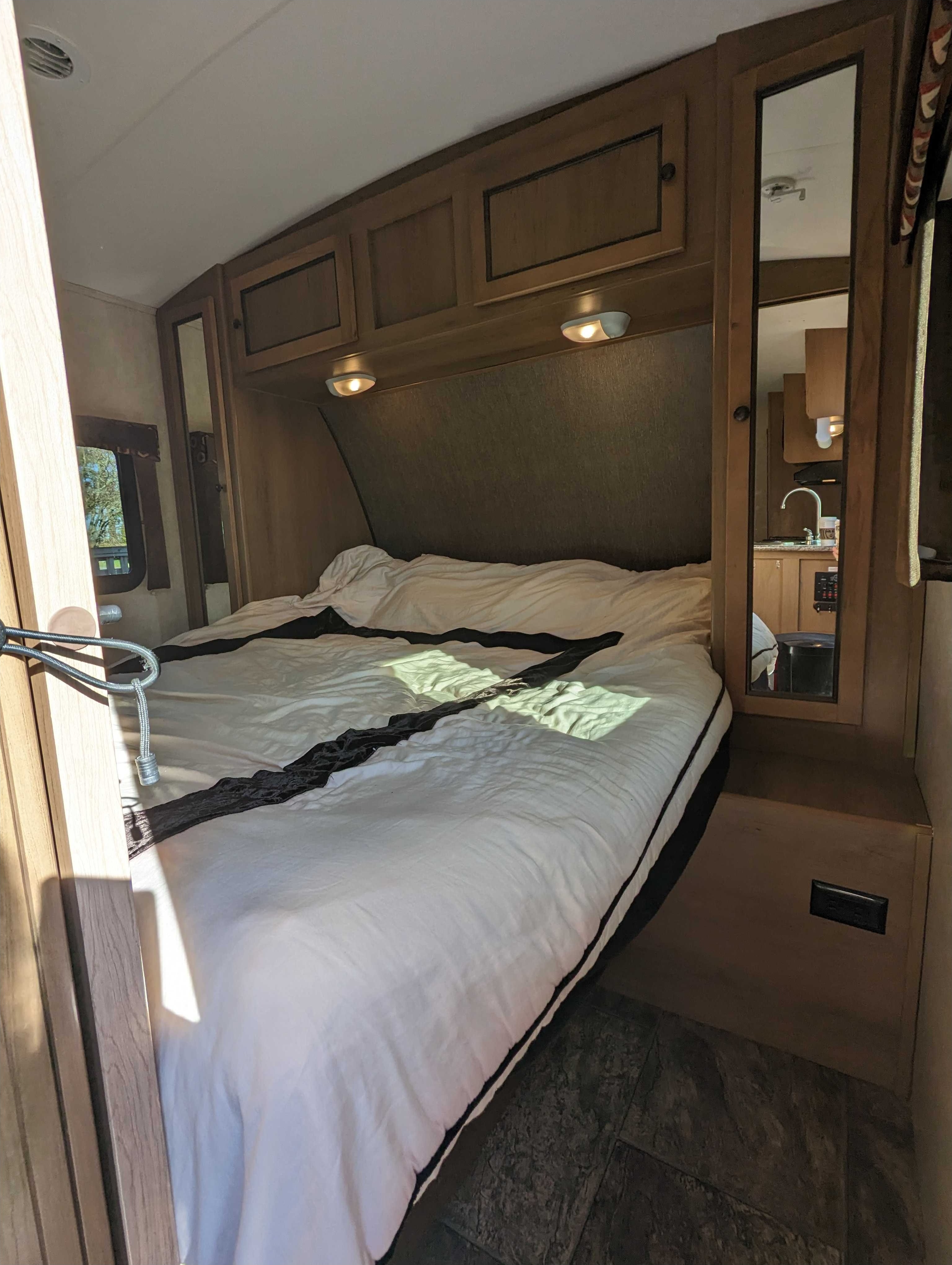 Bailey's Shadow Cruiser 28ft Quad Bunkhouse 