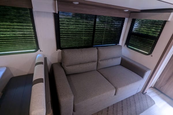 Lexury MPG Traver Trailer