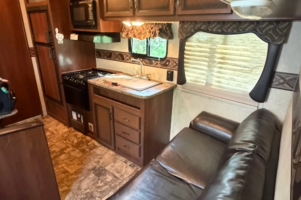 James's Thor Motor Coach Zinger Travel Trailer