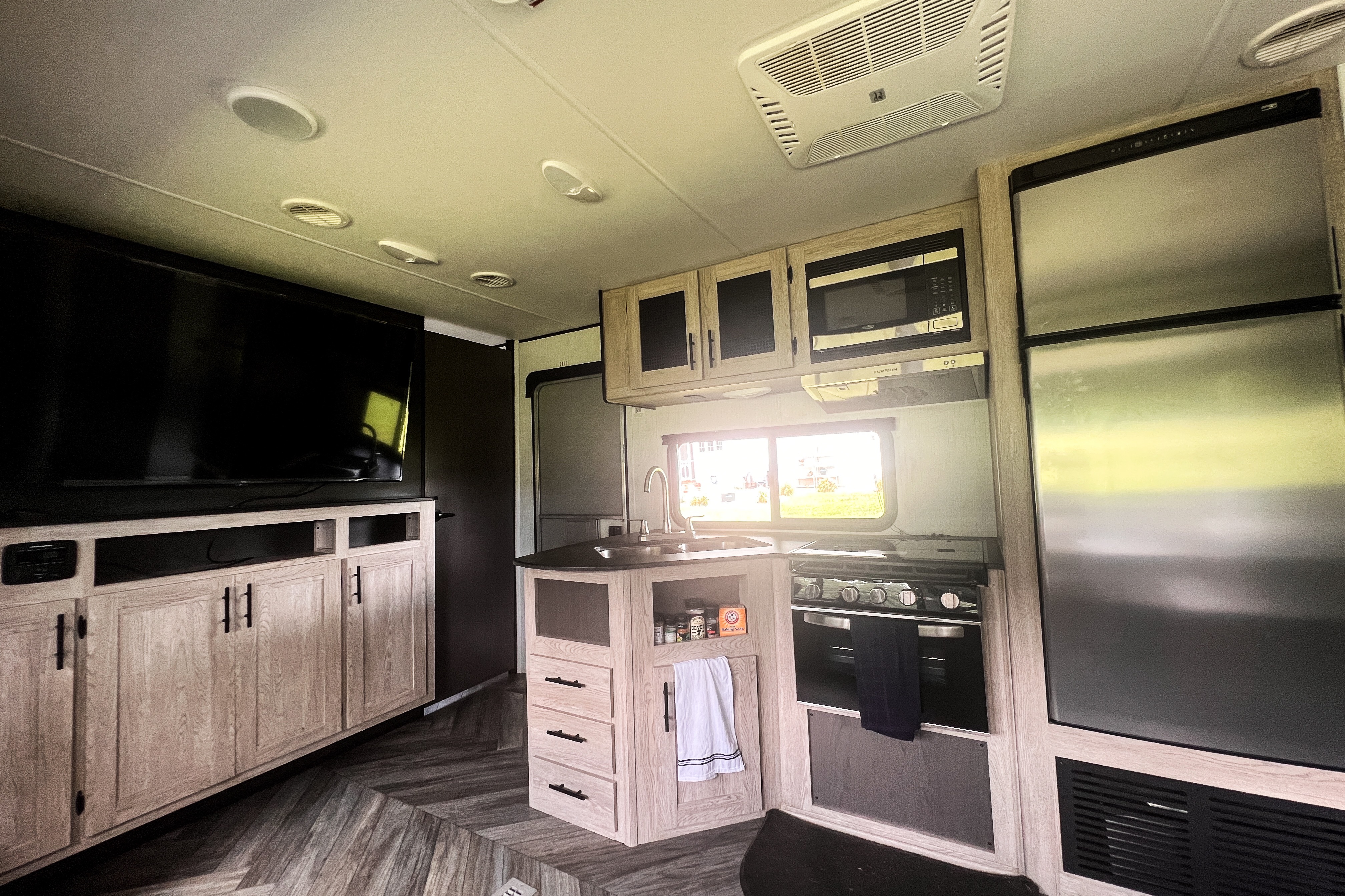 Nearly brand new Heartland Prowler 271br Travel Trailer