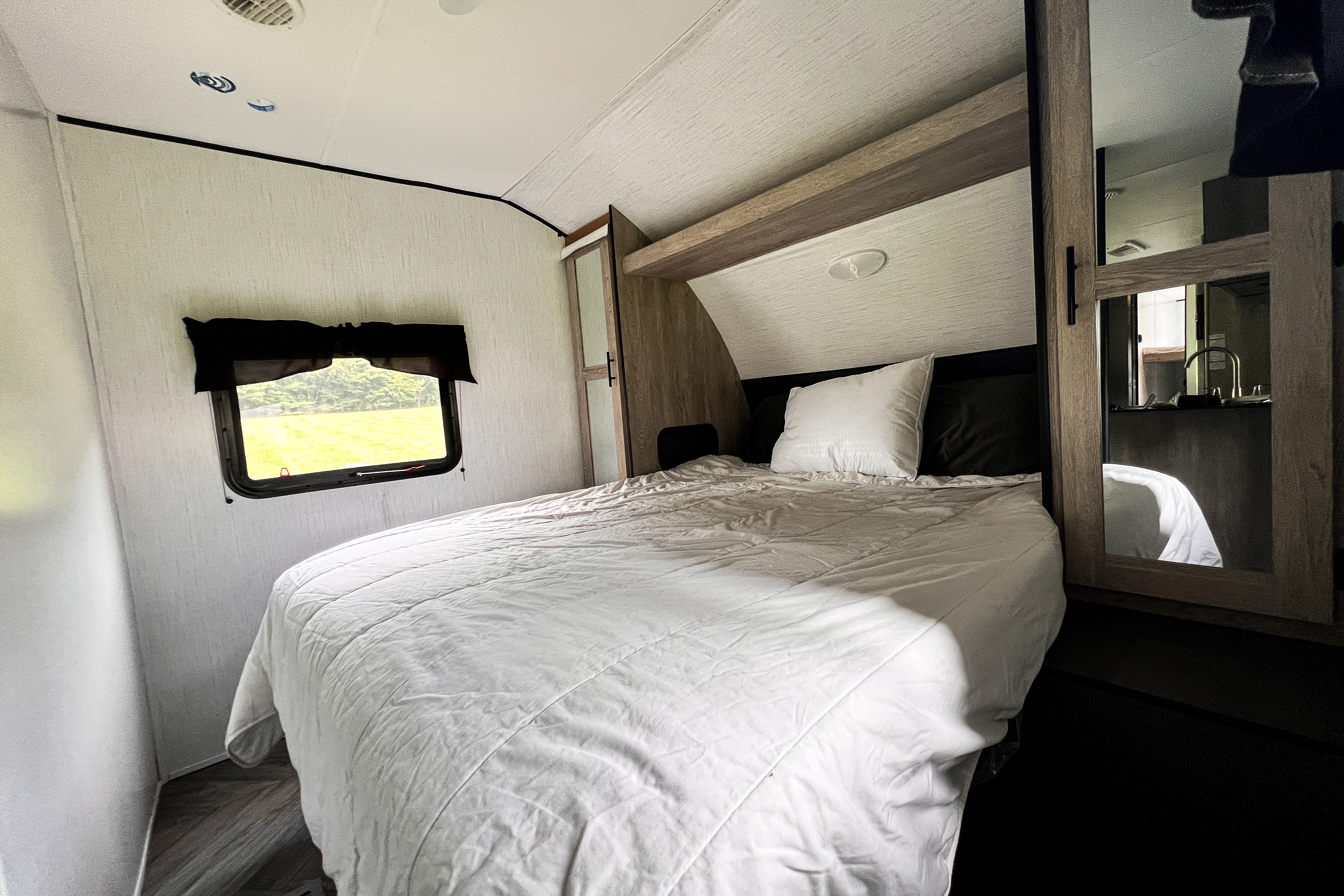 Nearly brand new Heartland Prowler 271br Travel Trailer