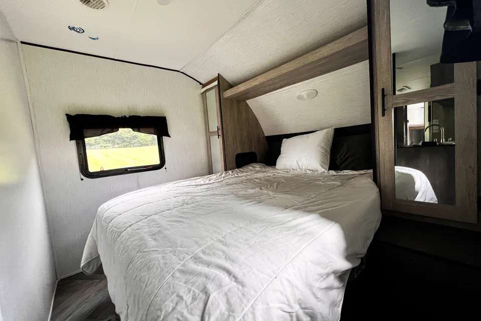 Nearly brand new Heartland Prowler 271br Travel Trailer