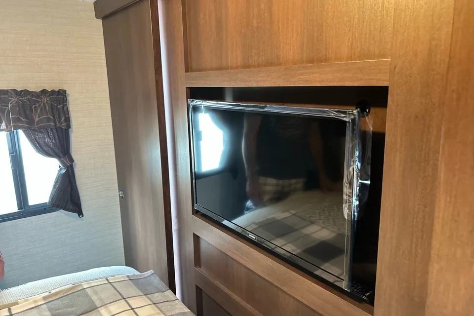 Tyler's Keystone 308BHS Travel Trailer