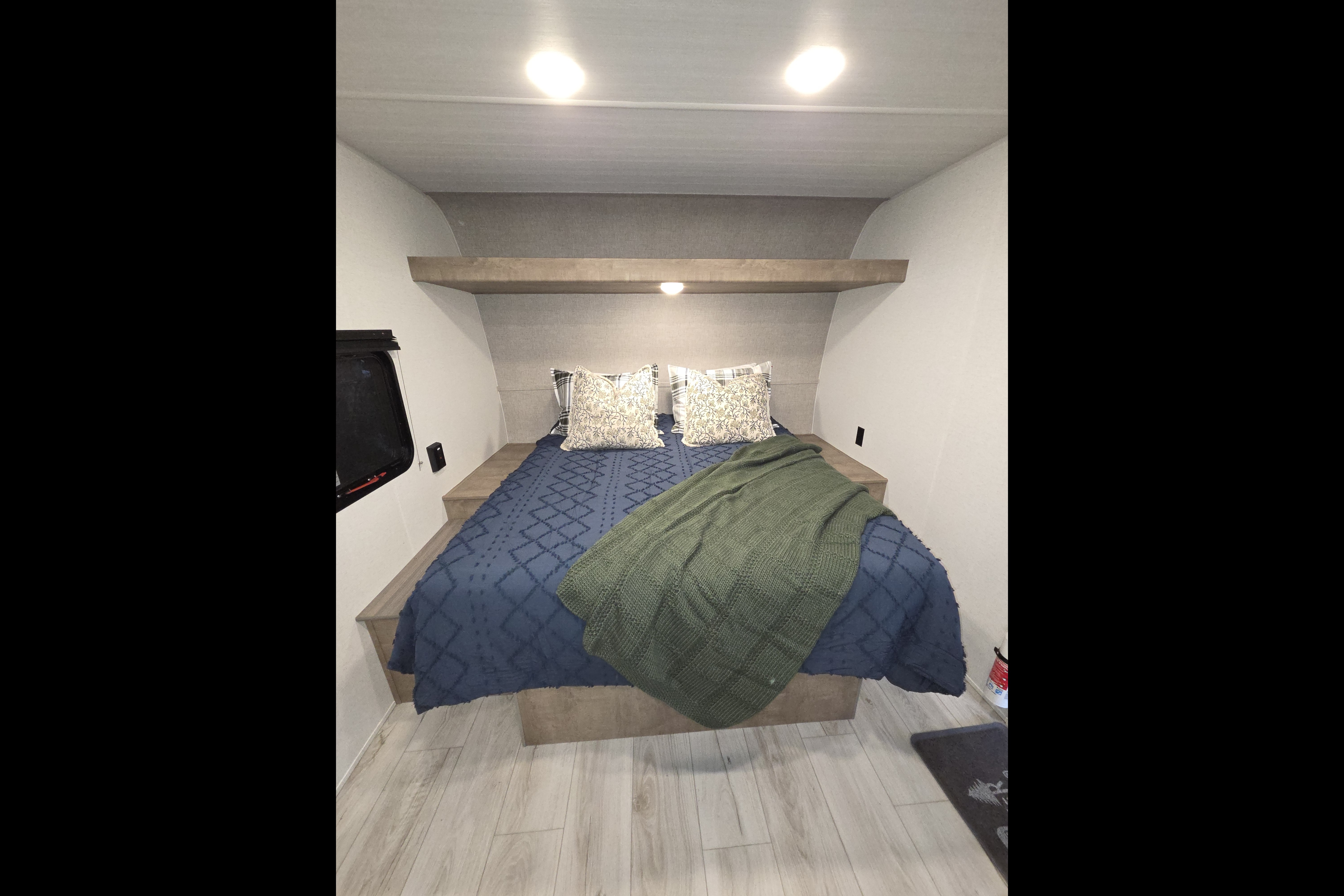 Loaded 2025 Keystone Springdale West 20bhwe Travel Trailer (Aka: Mungojerrie)