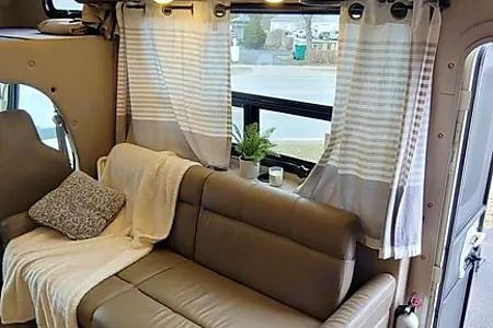 [33] Stress Free RVs - 2018 XL - Class C - Four Winds - Sleeps 10