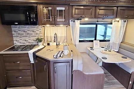 [33] Stress Free RVs - 2018 XL - Class C - Four Winds - Sleeps 10