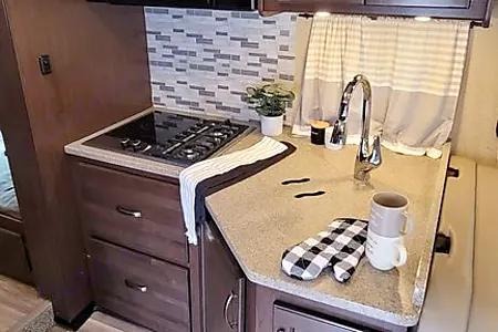 [33] Stress Free RVs - 2018 XL - Class C - Four Winds - Sleeps 10