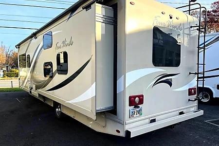 [33] Stress Free RVs - 2018 XL - Class C - Four Winds - Sleeps 10
