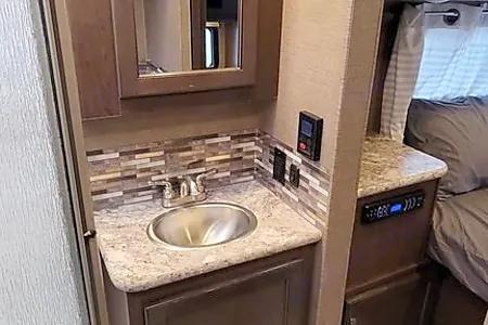 [33] Stress Free RVs - 2018 XL - Class C - Four Winds - Sleeps 10