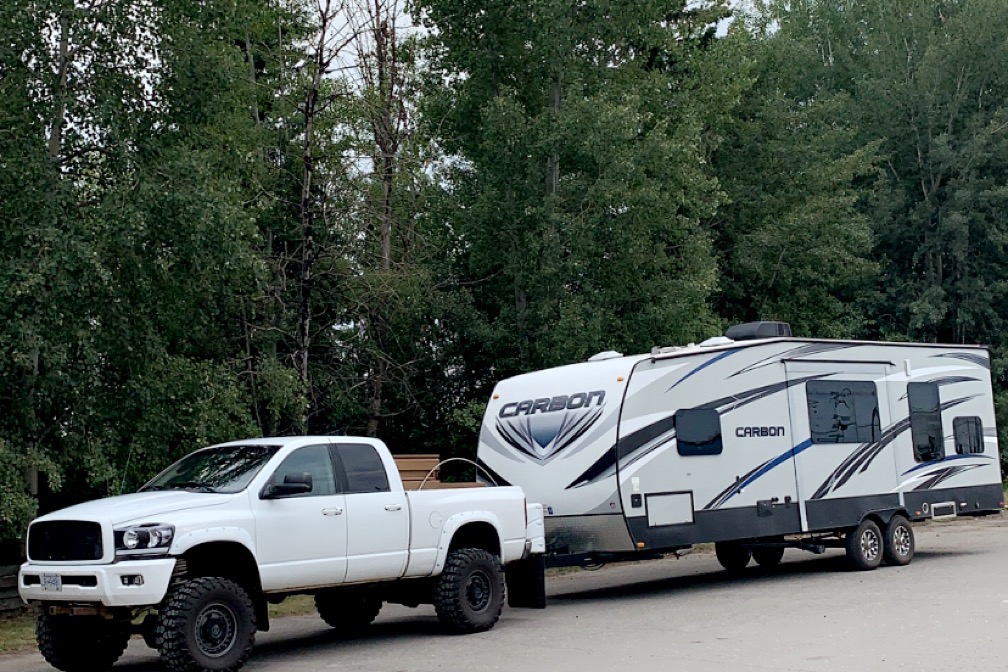 Sicamous Carbon 33 Toy Hauler