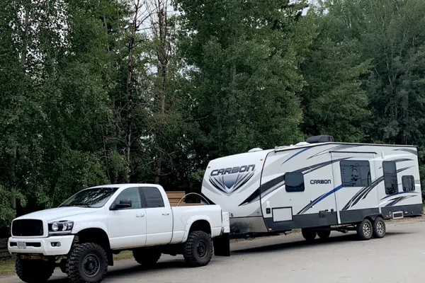 Sicamous Carbon 33 Toy Hauler