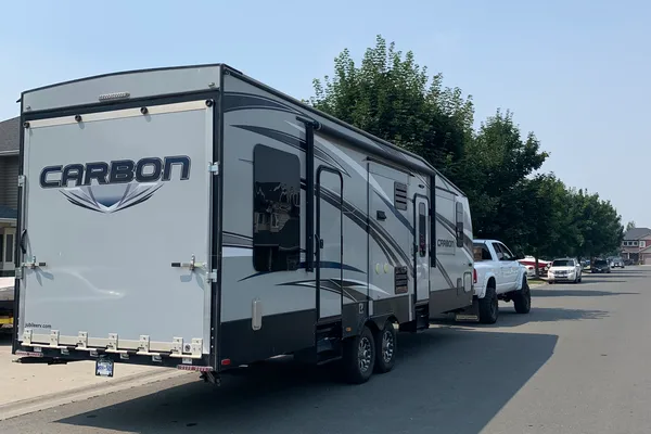 Sicamous Carbon 33 Toy Hauler