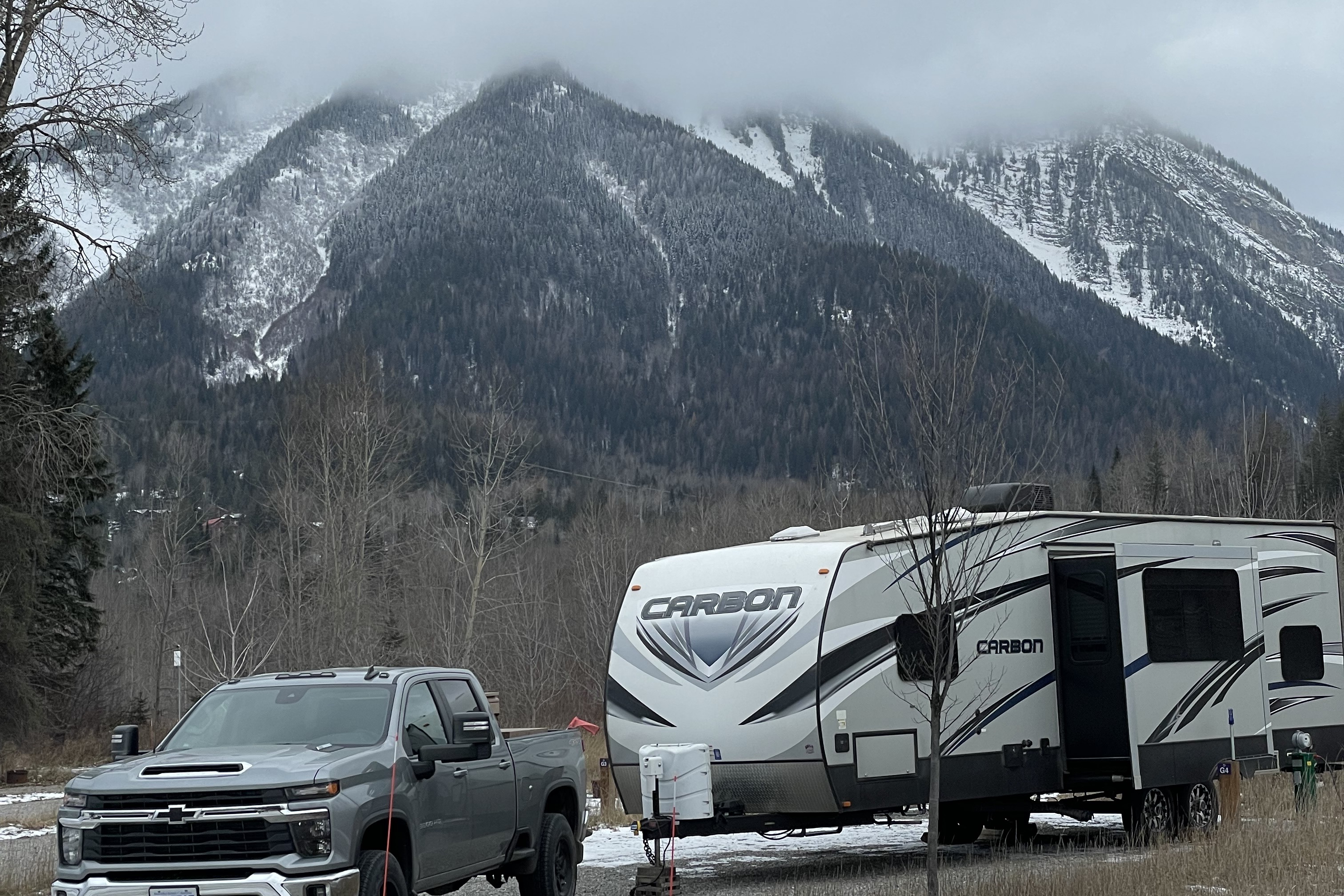 Sicamous Carbon 33 Toy Hauler