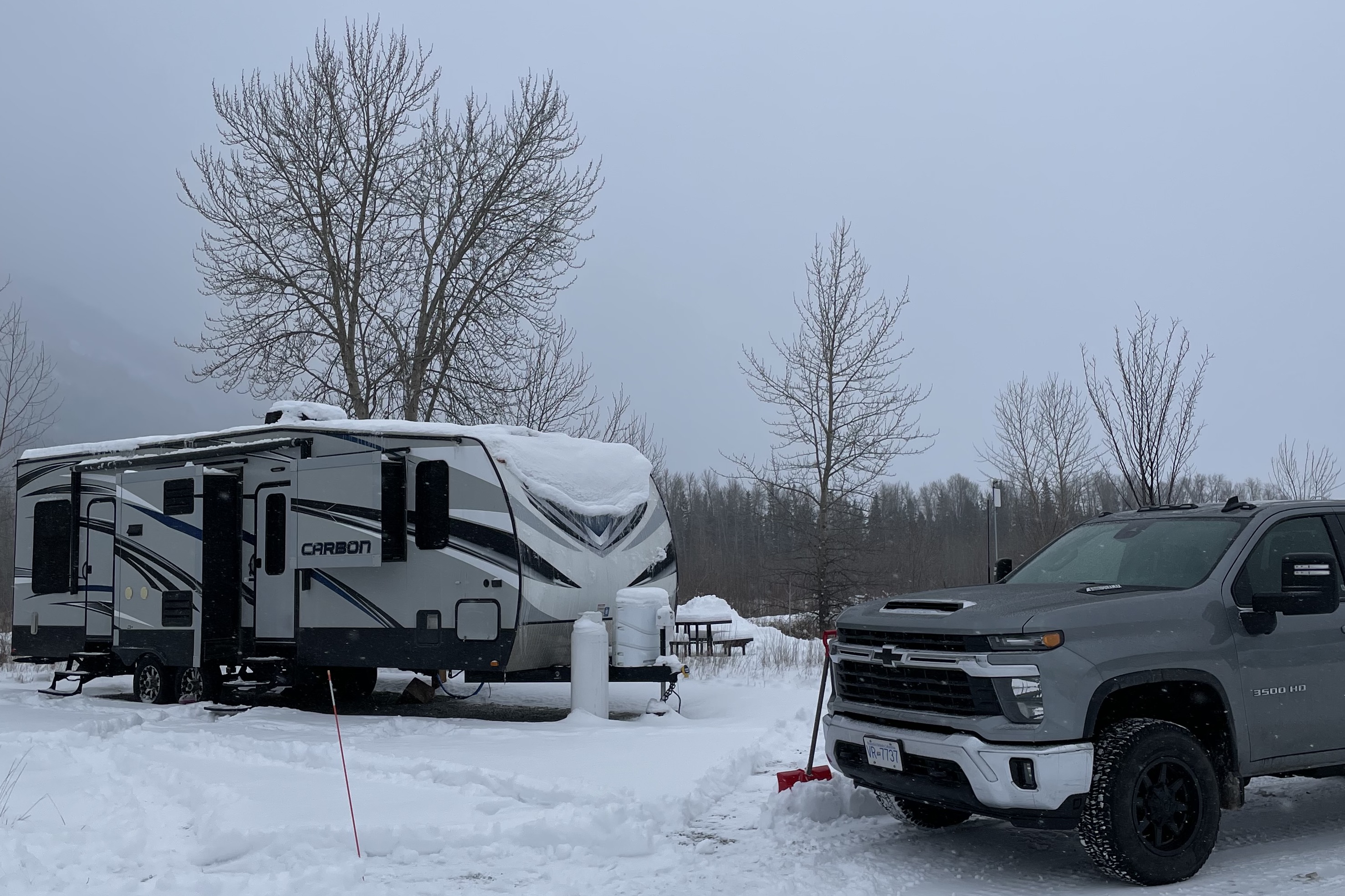Sicamous Carbon 33 Toy Hauler