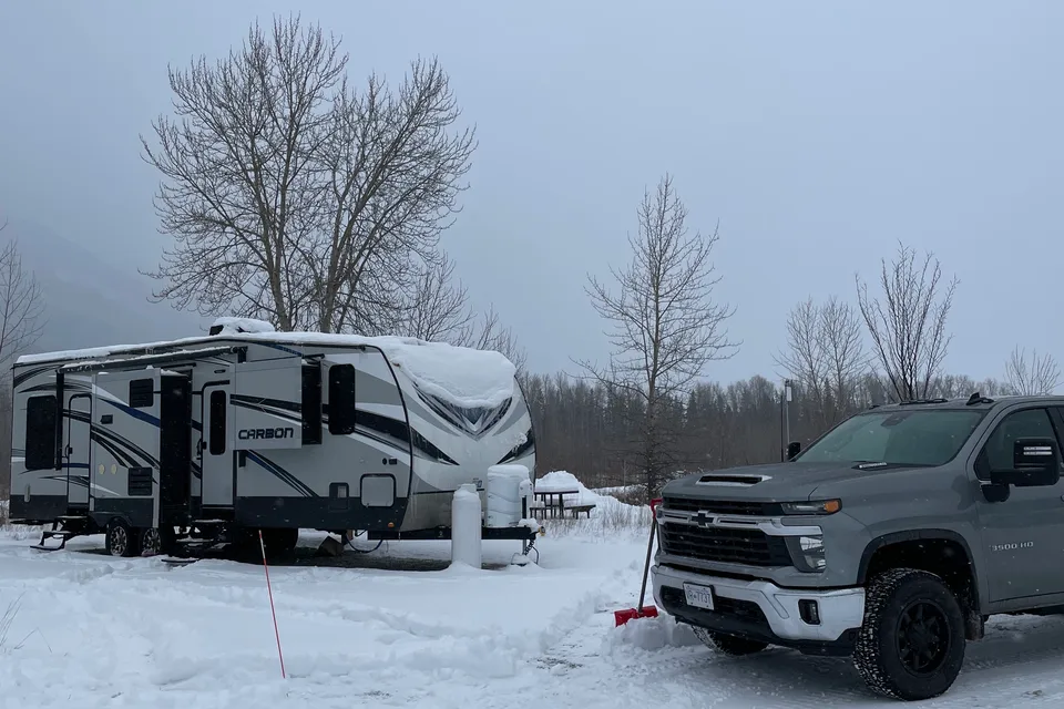 Sicamous Carbon 33 Toy Hauler