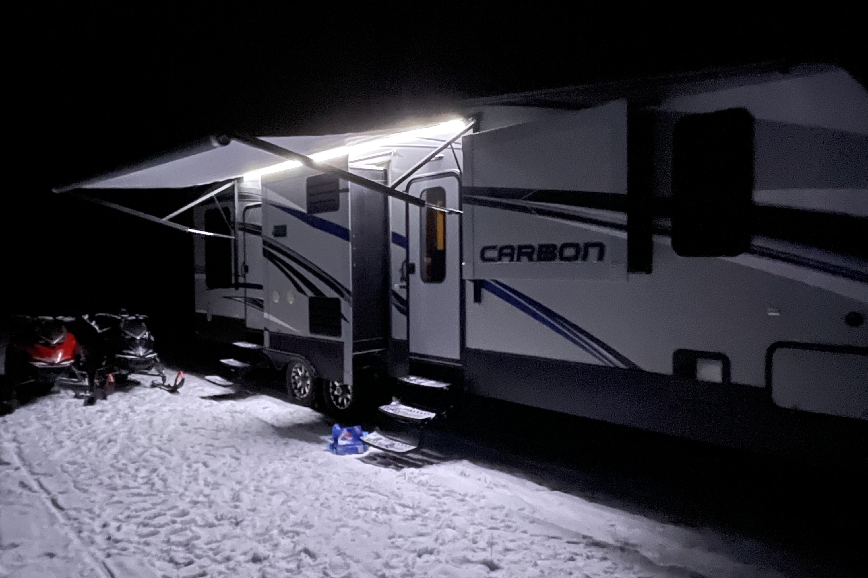 Sicamous Carbon 33 Toy Hauler