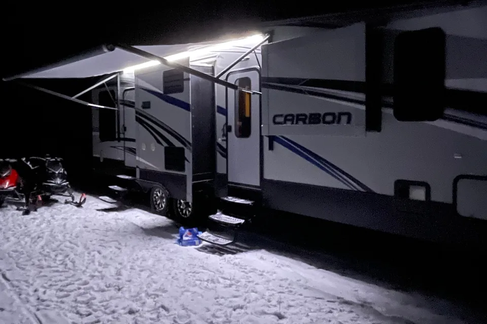 Sicamous Carbon 33 Toy Hauler