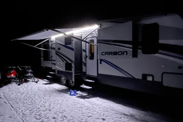 Sicamous Carbon 33 Toy Hauler