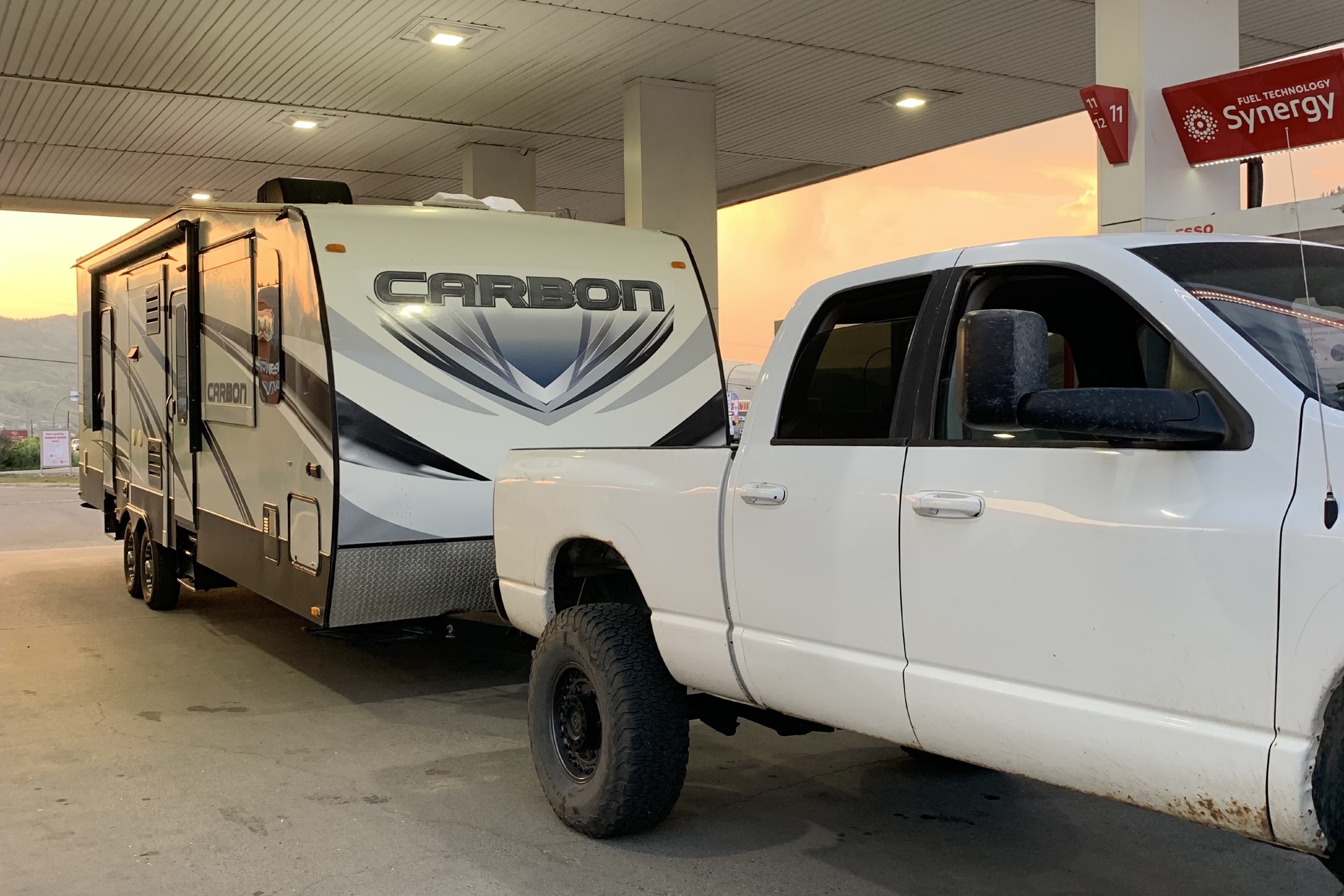 Sicamous Carbon 33 Toy Hauler
