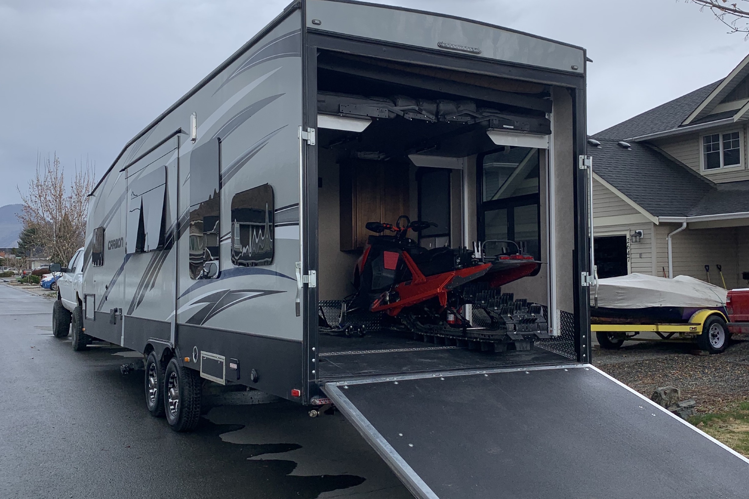Sicamous Carbon 33 Toy Hauler