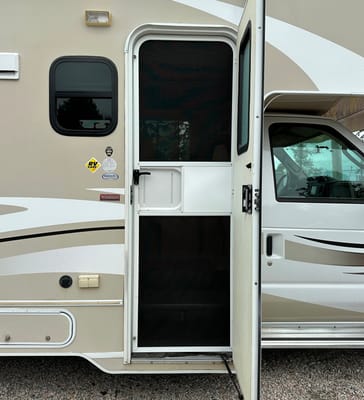 A comfortable Winnebago Minnie Winnie Class C