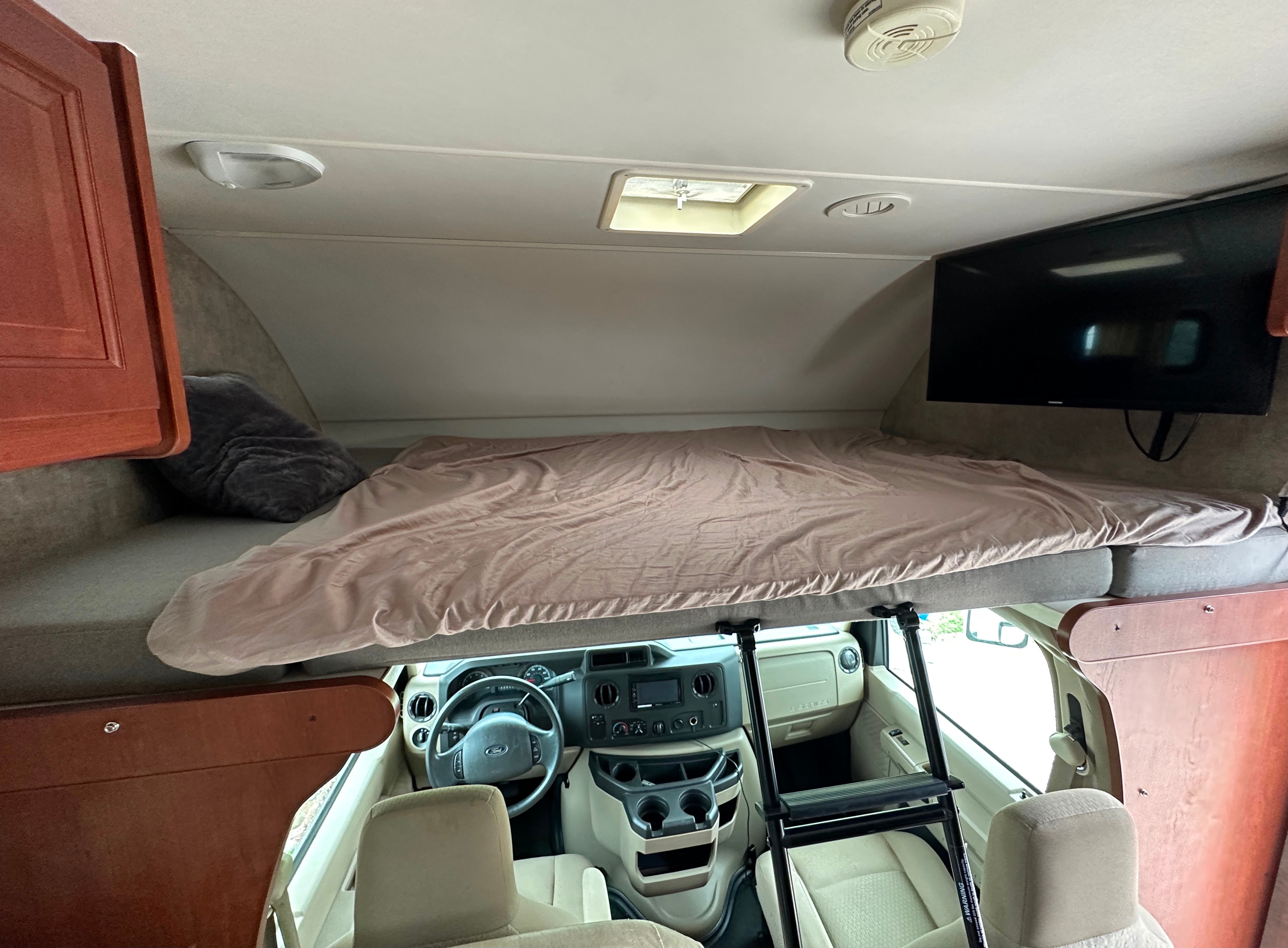 A comfortable Winnebago Minnie Winnie Class C