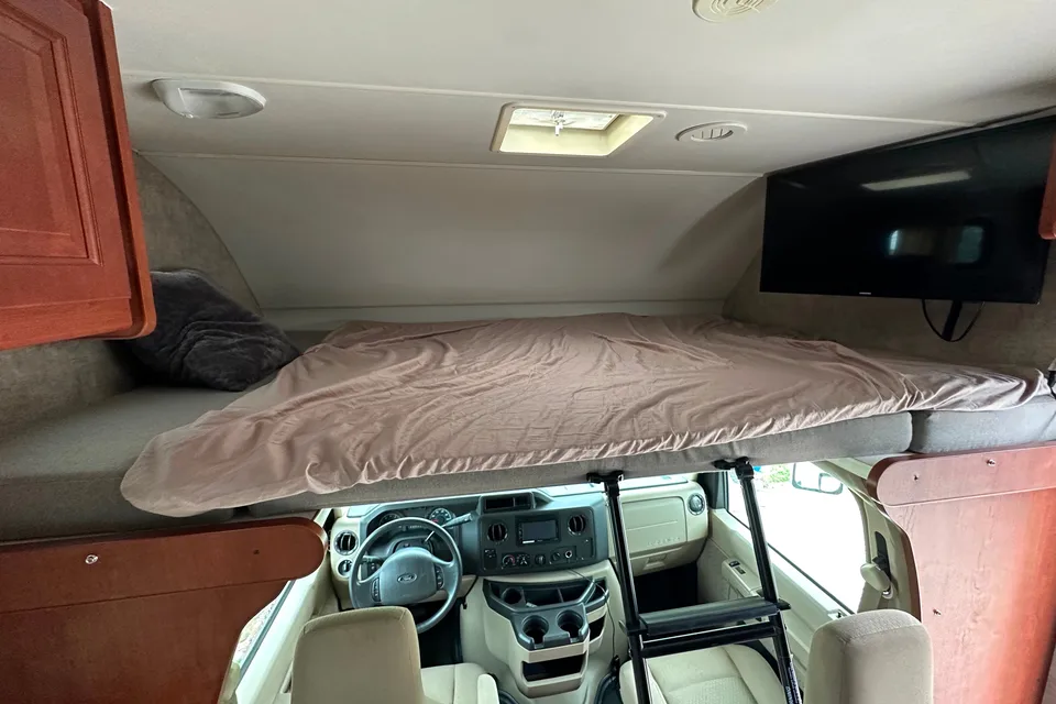 A comfortable Winnebago Minnie Winnie Class C