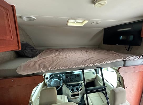 A comfortable Winnebago Minnie Winnie Class C