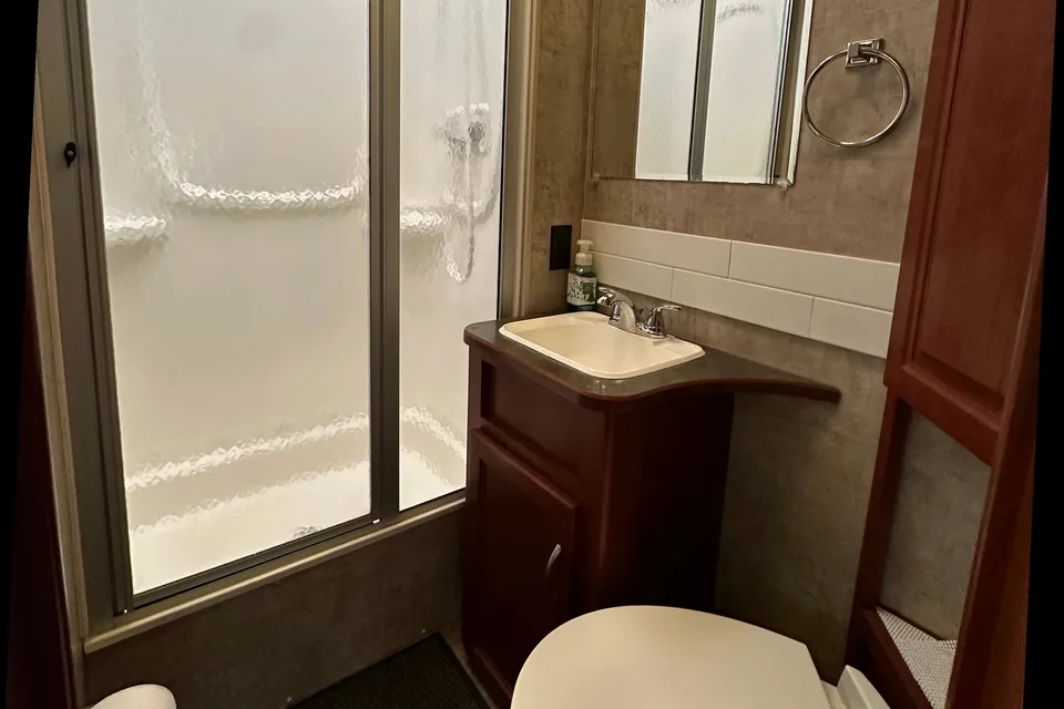 A comfortable Winnebago Minnie Winnie Class C