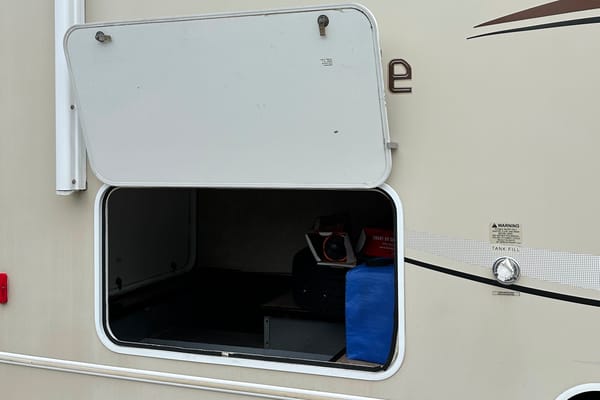 A comfortable Winnebago Minnie Winnie Class C