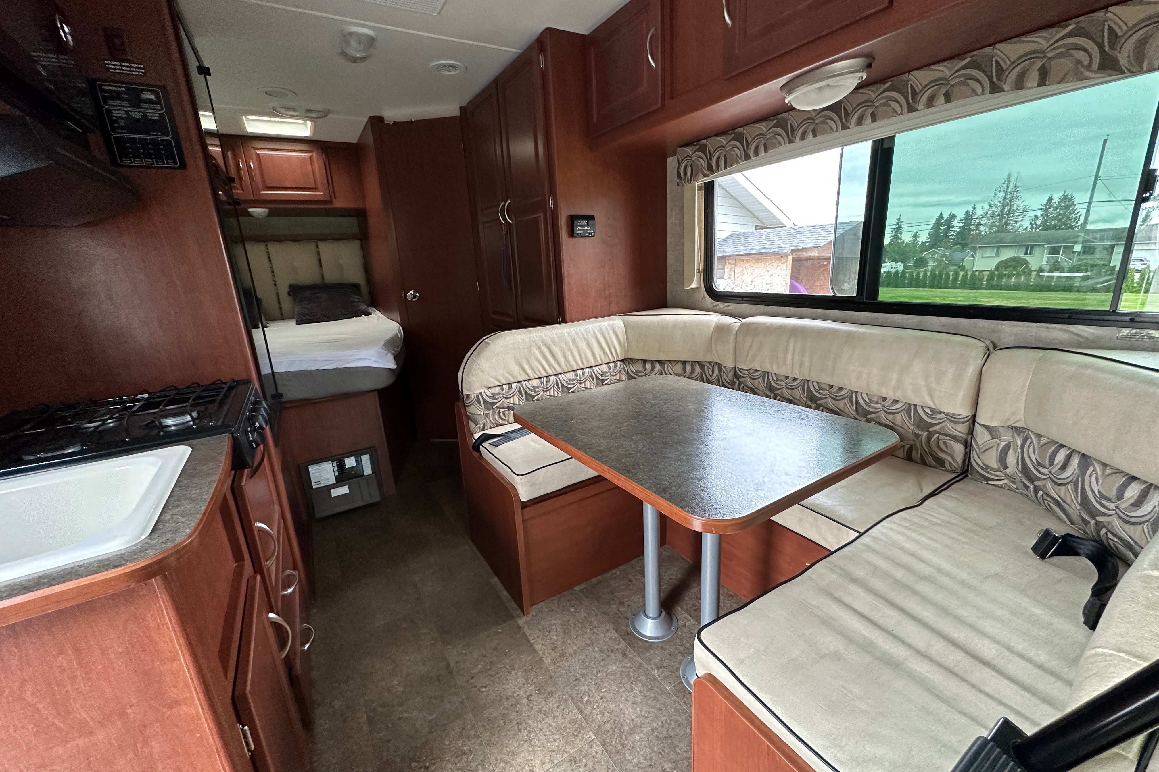 A comfortable Winnebago Minnie Winnie Class C