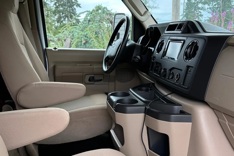A comfortable Winnebago Minnie Winnie Class C