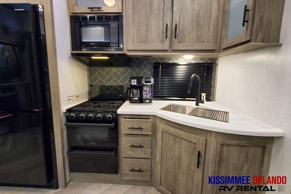 43' 2 BED 2 FULL BATH BUNKHOUSE - OUTSIDE KITCHEN