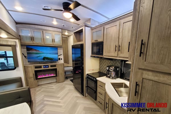 43' 2 BED 2 FULL BATH BUNKHOUSE - OUTSIDE KITCHEN