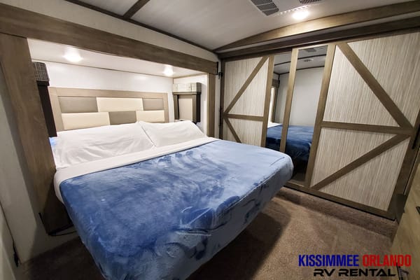 43' 2 BED 2 FULL BATH BUNKHOUSE - OUTSIDE KITCHEN