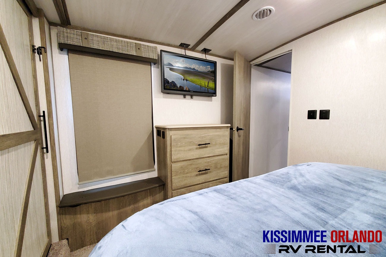 43' 2 BED 2 FULL BATH BUNKHOUSE - OUTSIDE KITCHEN