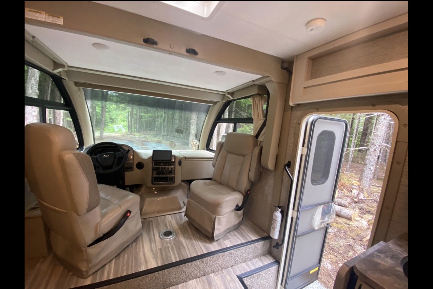 Modern Luxury Meets Easy Driving – 2022 Thor Axis RUV 25.6