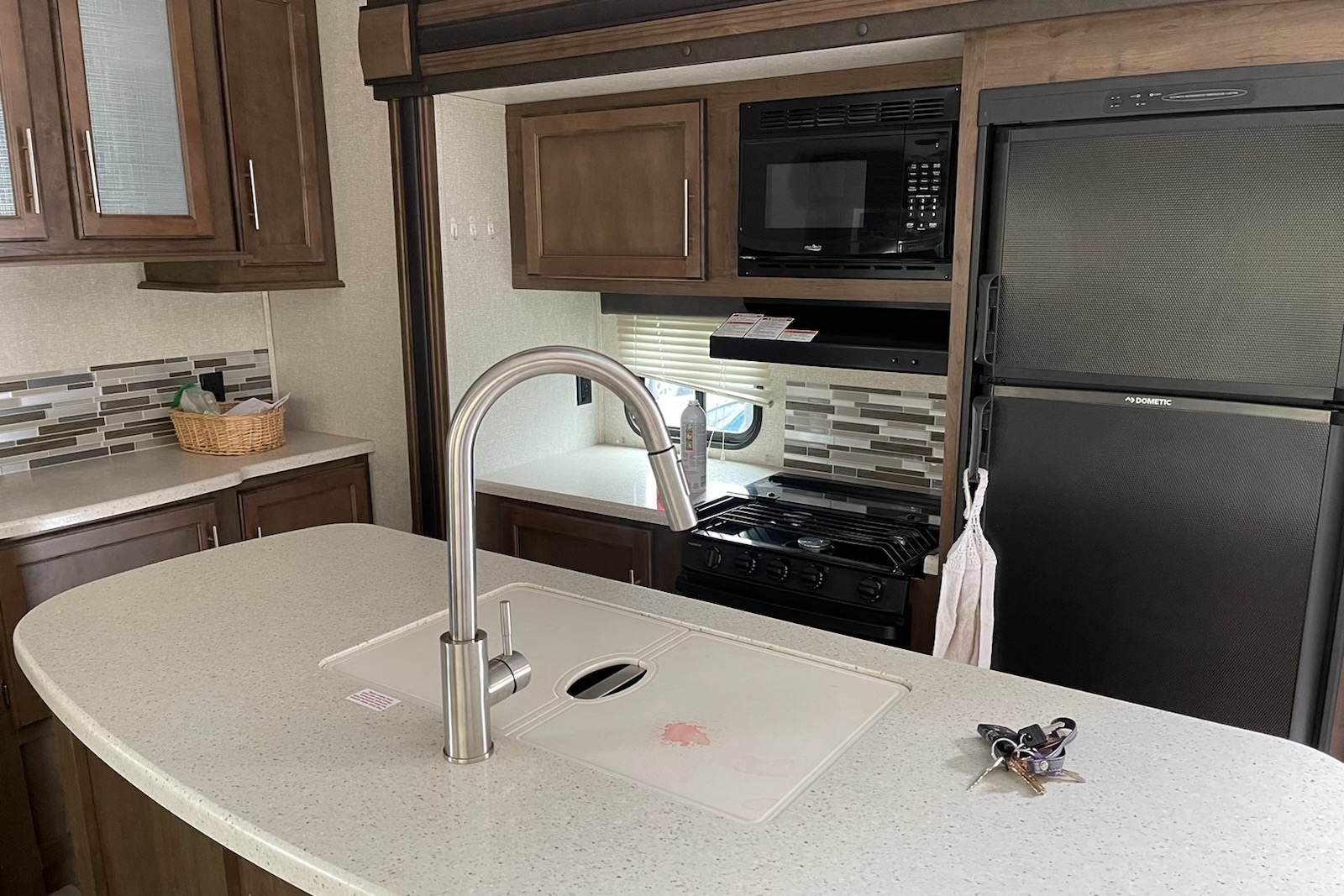 Luxury 2018 Keystone Cougar – Spacious Rear Living RV | Perfect Family Camping